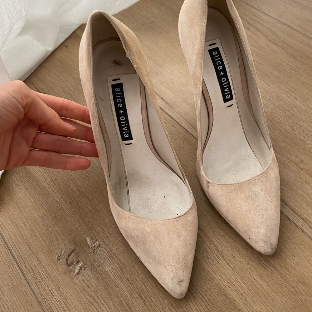 Alice + Olivia Light Pink Suede Pumps - Picture 5 of 10